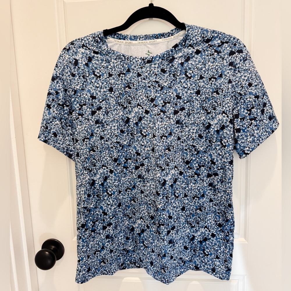 Tuckernuck Sport Blue and White Hydrangea Floral Top Performance Fabric